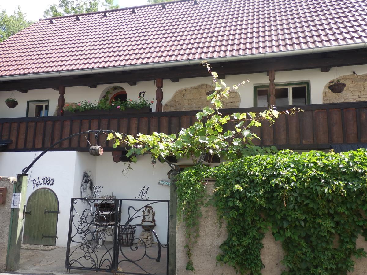 Rodinne Vinarstvi Mikulenkovi Velke Zernoseky Exterior photo
